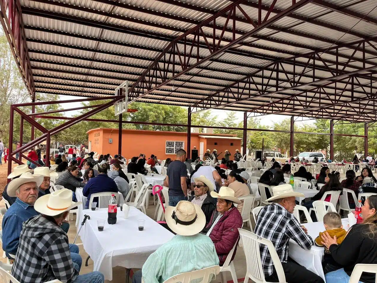 Ejido Lázaro Cárdenas en El Fuerte celebra 43 años de dotación de tierras.