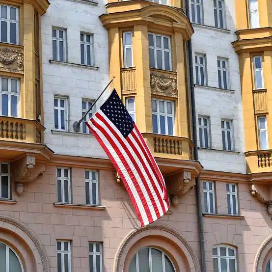 Embajada de EU solicita a ciudadanos norteamericanos dejar Rusia