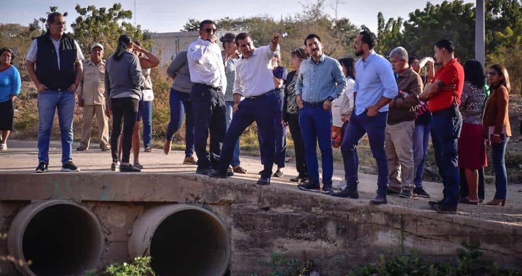 En El Venadillo ya no quieren que se les meta agua a sus casas; hacen petición al alcalde de Mazatlán (5)