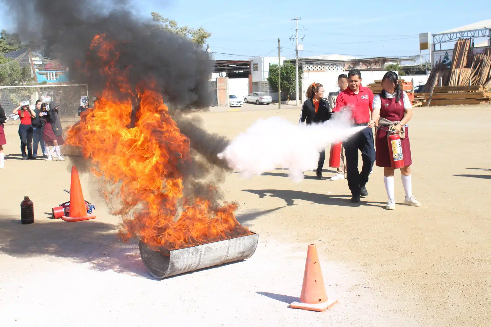 Estudiantes visitan el Centro de Seguridad Ciudadana y de Protección Civil Municipal de Mazatlán (4)