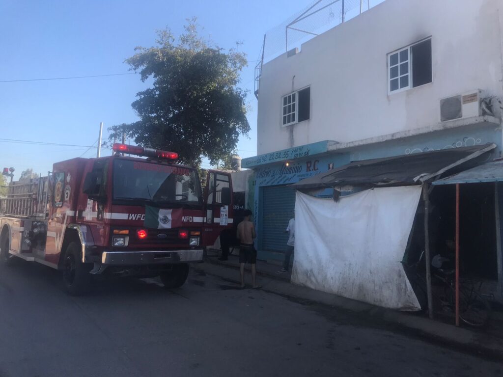Incendio Mazatlán Bomberos Policíaca (4)