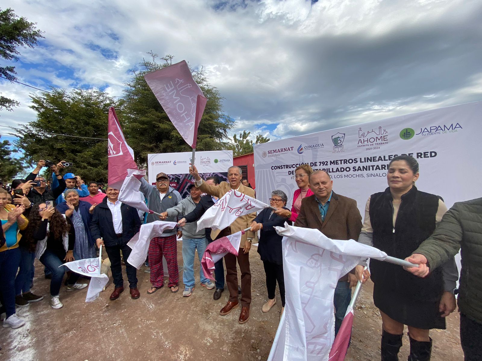 Instalan red de drenaje y agua potable en colonia San Francisco en Los Mochis