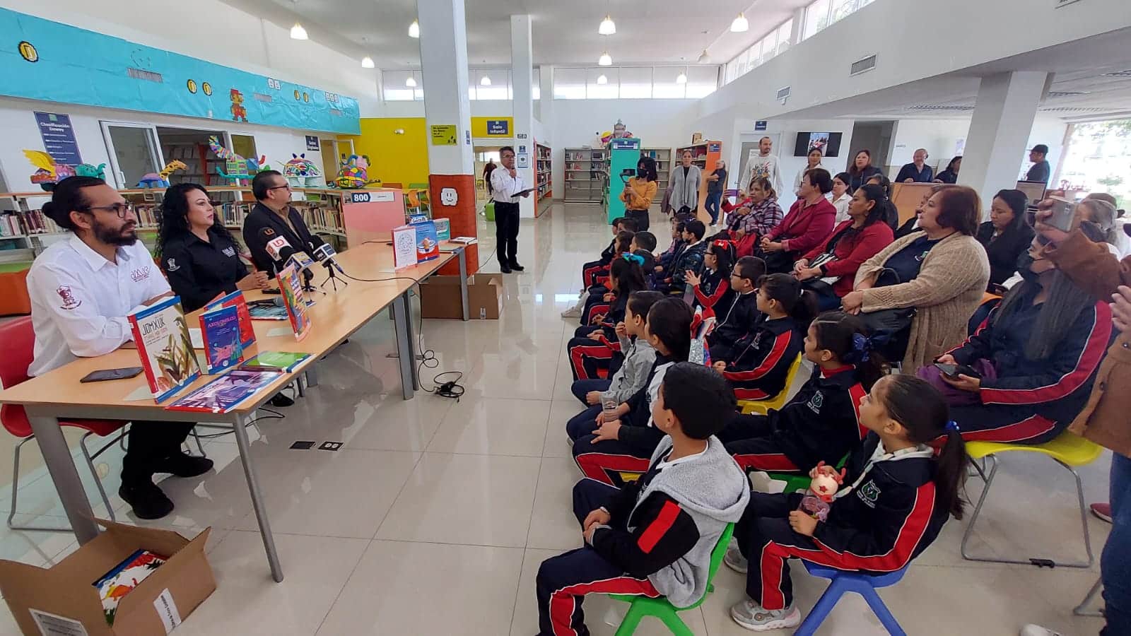 Lectura libro Bibliotecas públicas de Ahome Biclioteca Pública Morelos