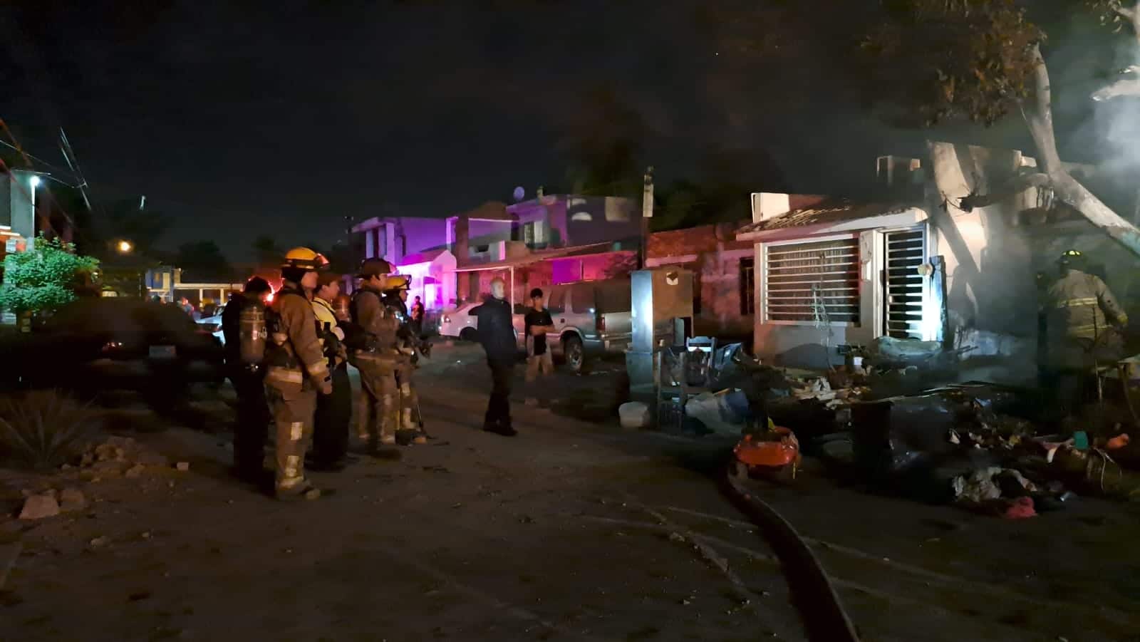 Leticia regresaba de la tienda cuando vio arder su casa en Mazatlán (3)