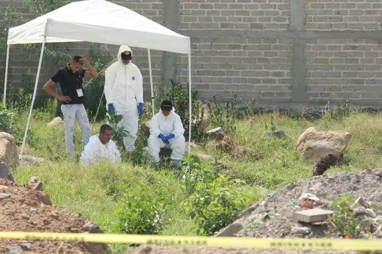 Localizan 30 cadáveres en fosas clandestinas de Jalisco
