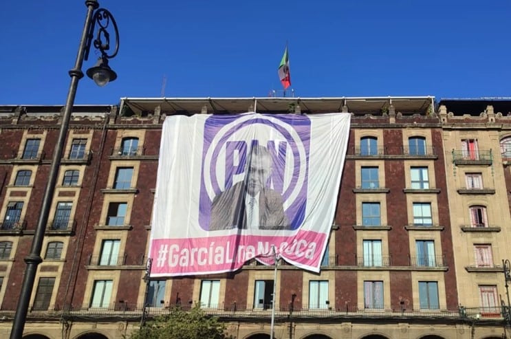 Lona de García Luna