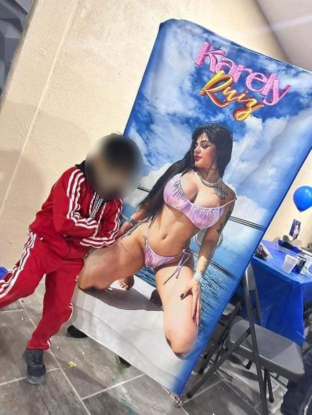 Niño festeja su cumpleaños con temática de Karely Ruiz