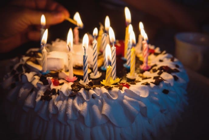 ¡Dato curioso! ¿Por qué razón se ponen anillos a las velitas del pastel el día de cumpleaños?