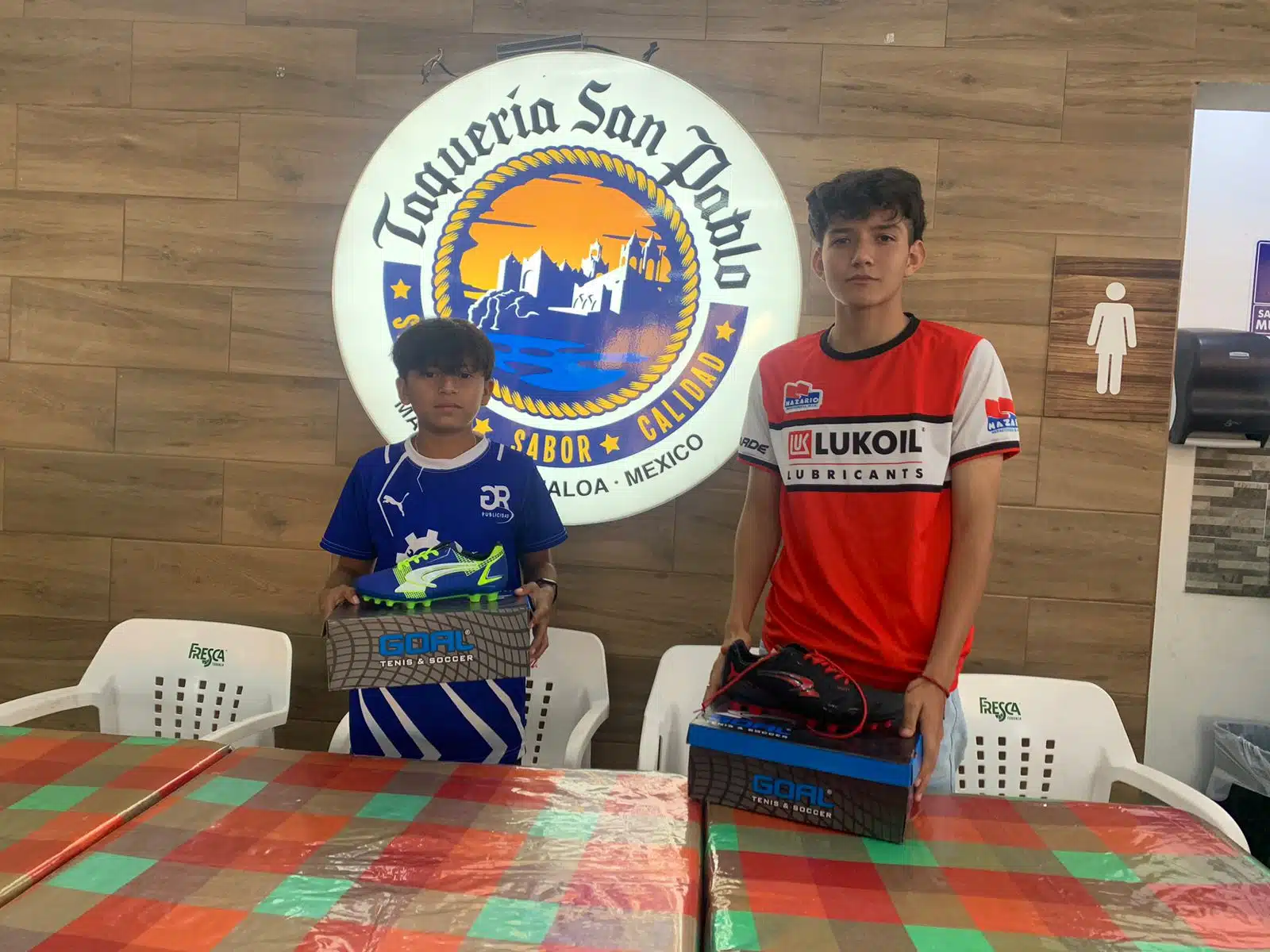 Premian a talentos de barrios en torneo de futbol popular