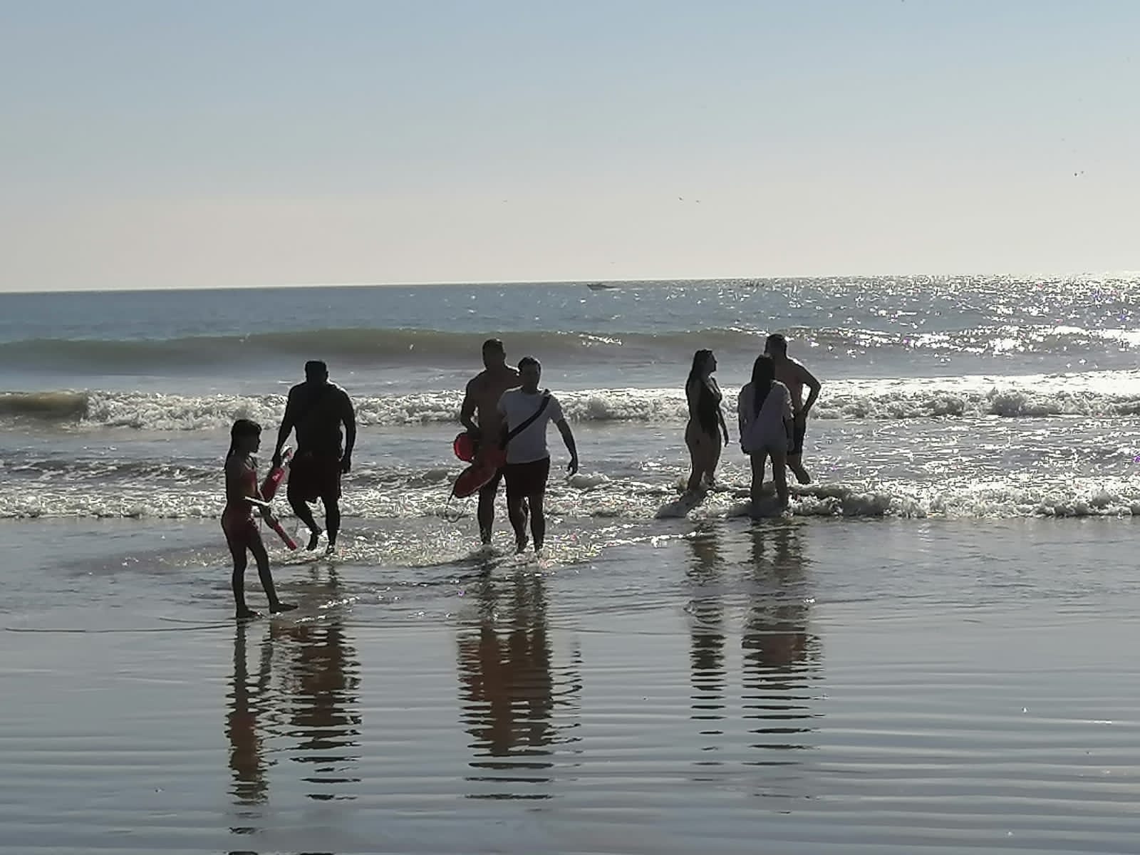 Rescata Policía Acuática a 2 turistas de ahogarse en playas de Mazatlán (2)