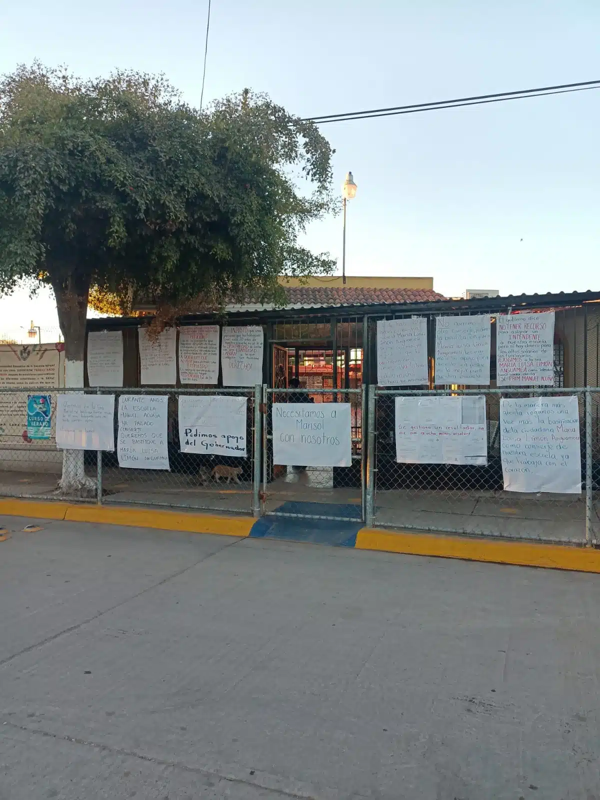 Escuela tomada Los Mochis