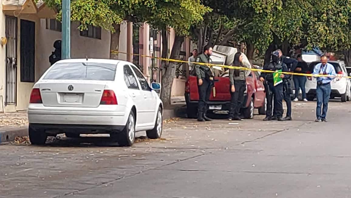 ¡Estaba en estado de descomposición! Localizan cadáver de adulto en el interior de auto en Culiacán 