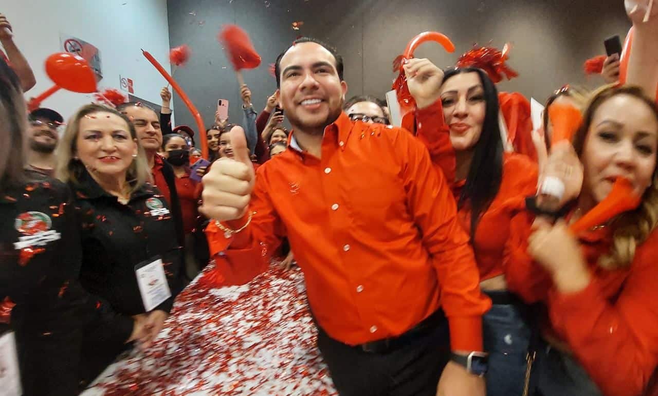 Michel Benítez se registra como candidato para secretario general del Stase