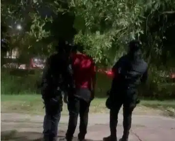 Lo toman del cuello y golpean: Circula agresión de policías a joven en Culiacán; no son estatales: SSP