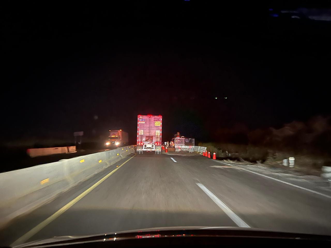 Afectada la circulación en La Costera luego de varias horas de accidente de tráiler