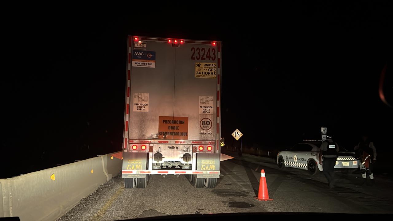 Afectada la circulación en La Costera luego de varias horas de accidente de trailer