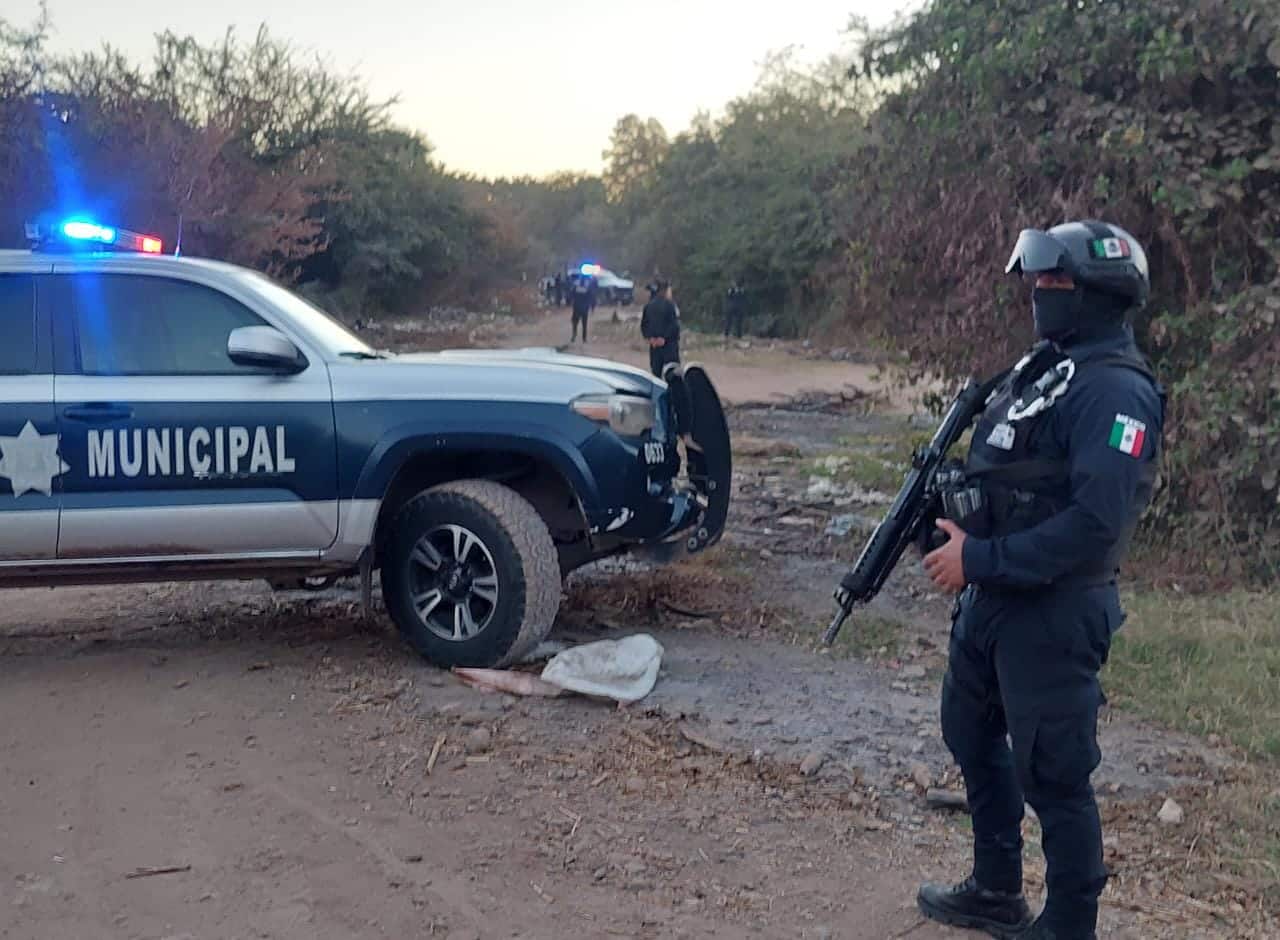Encapuchados armados y con uniformes militares despojan una BMW a residente americano en Guasave