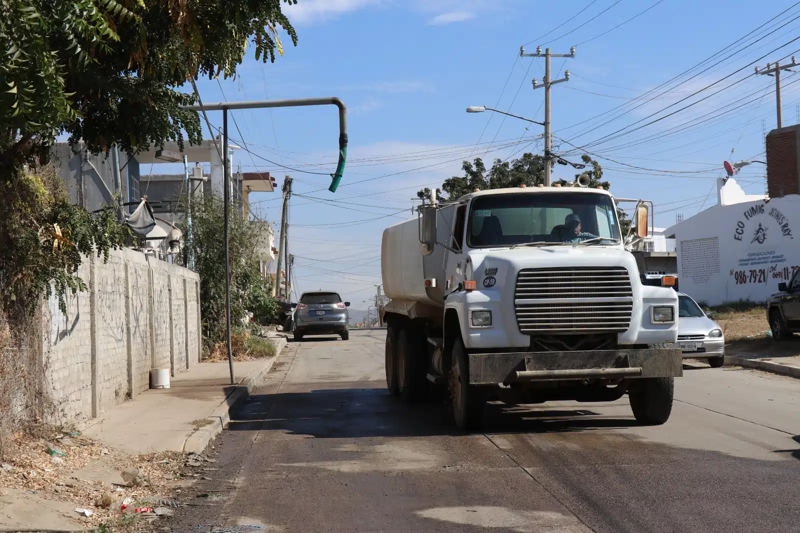 Atiende Jumapam a vecinos de Valles del Ejido que piden reubicar "garza" de agua potable