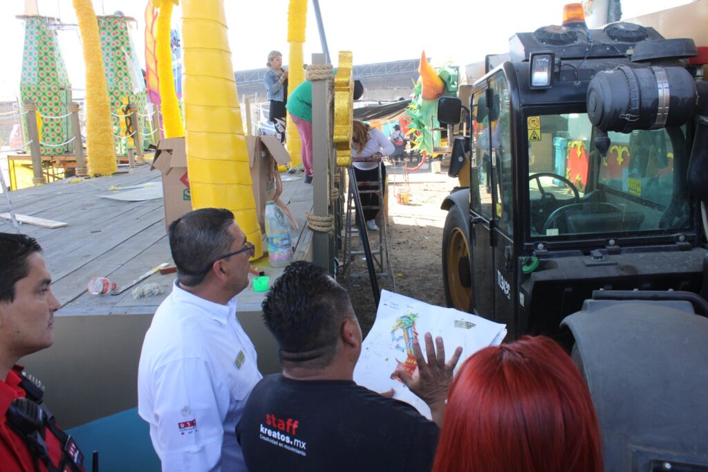 Inspecciona Protección Civil de Mazatlán construcción de carros alegóricos