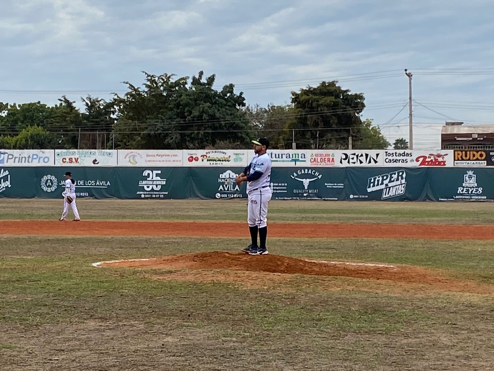 ¡Intenso arranque! Dividen Agrespec-Ahome y Súper Ávila en la final de la Liga Ramón Cota