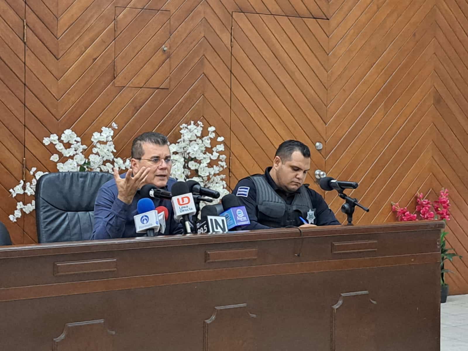 ¡Llaman a la conciencia! Aplicará SSPTM de Mazatlán sanciones a conductores usando su celular