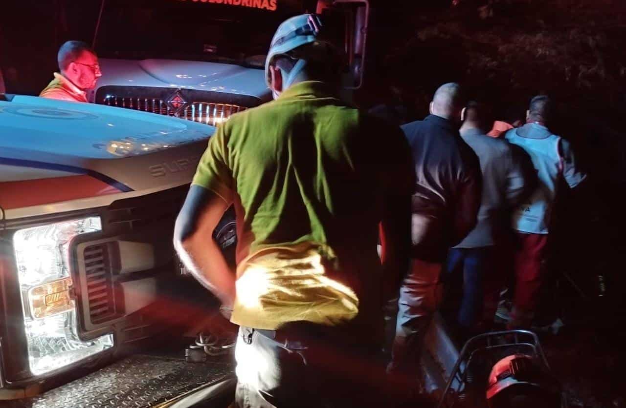 ¡Cayó a un barranco! Rescatan autoridades a hombre que sufrió un accidente en Badiraguato
