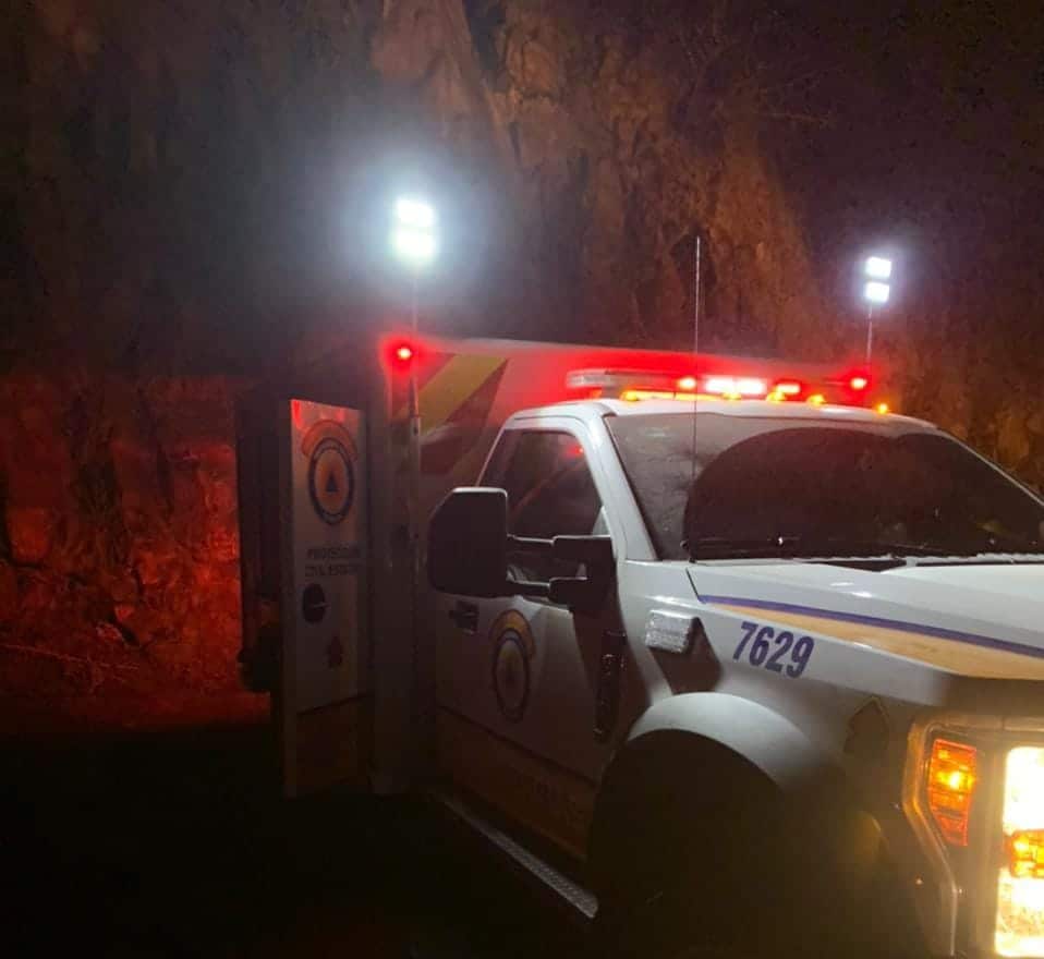 ¡Cayó a un barranco! Rescatan autoridades a hombre que sufrió un accidente en Badiraguato