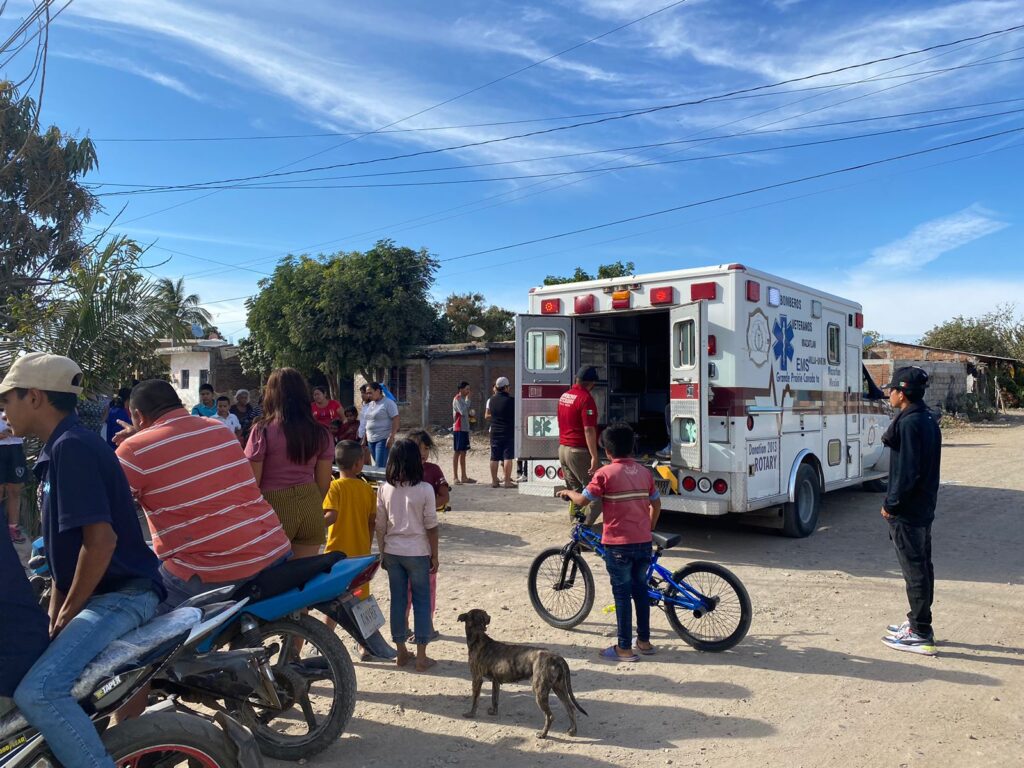¡Imparables! Choque de motos deja una persona lesionada en Villa Unión, Mazatlán