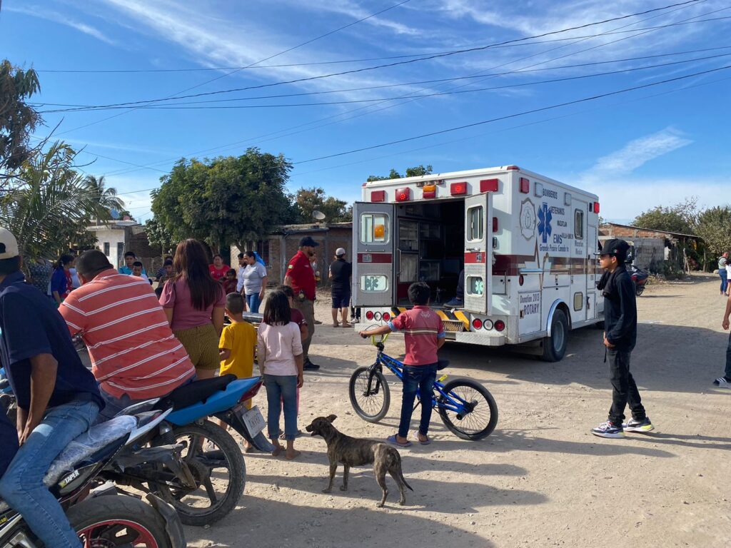 ¡Imparables! Choque de motos deja una persona lesionada en Villa Unión, Mazatlán