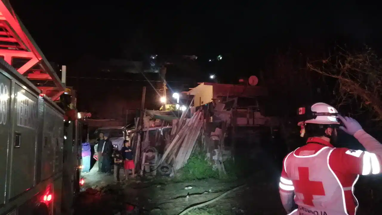 ¡Sufren crisis nerviosa! Incendio acaba con la vivienda de dos adultos mayores en Culiacán 