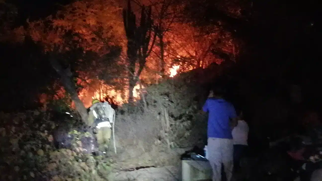 ¡Sufren crisis nerviosa! Incendio acaba con la vivienda de dos adultos mayores en Culiacán