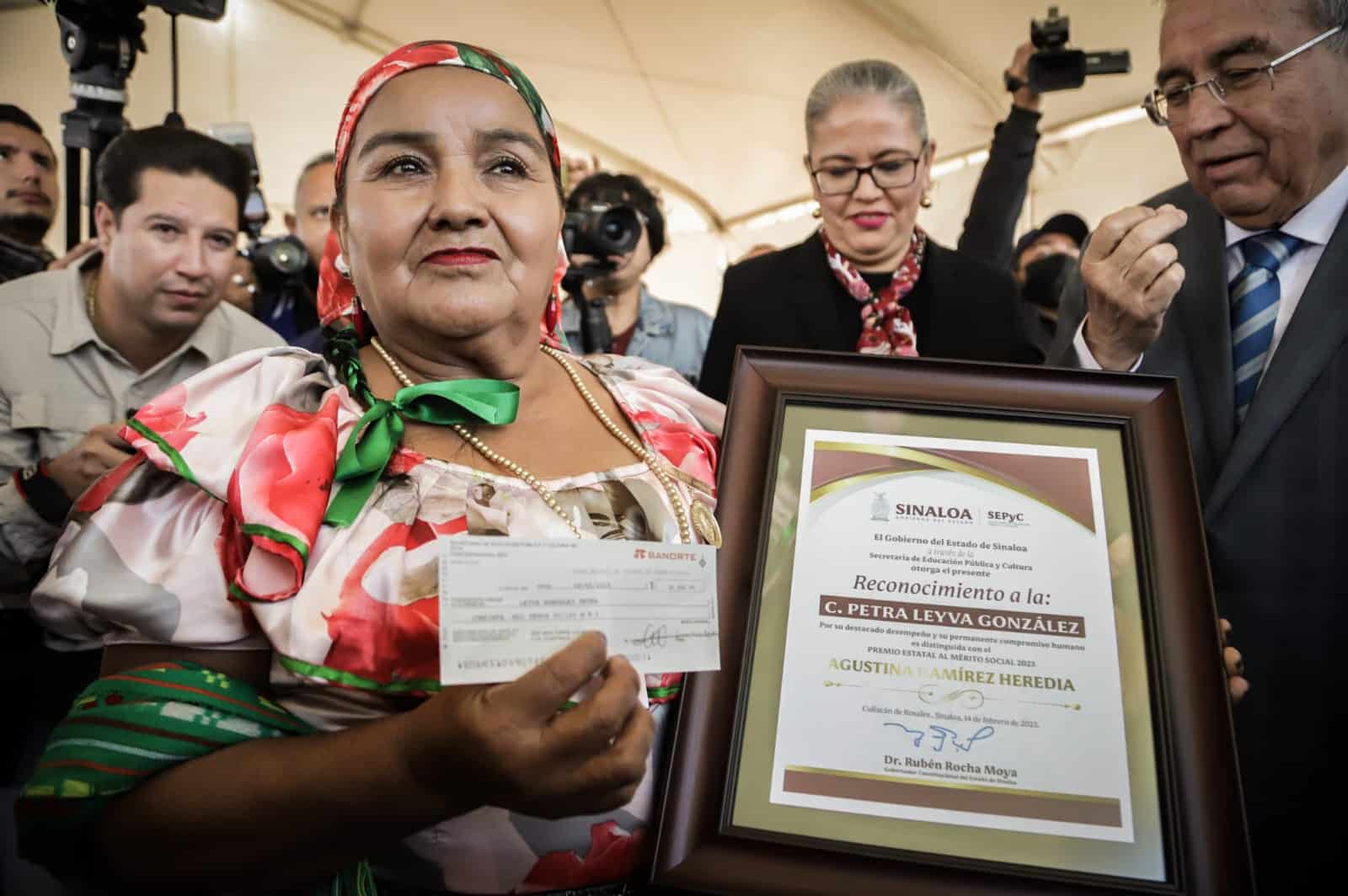 Galardonada Petra Leyva Premio Agustina Ramírez