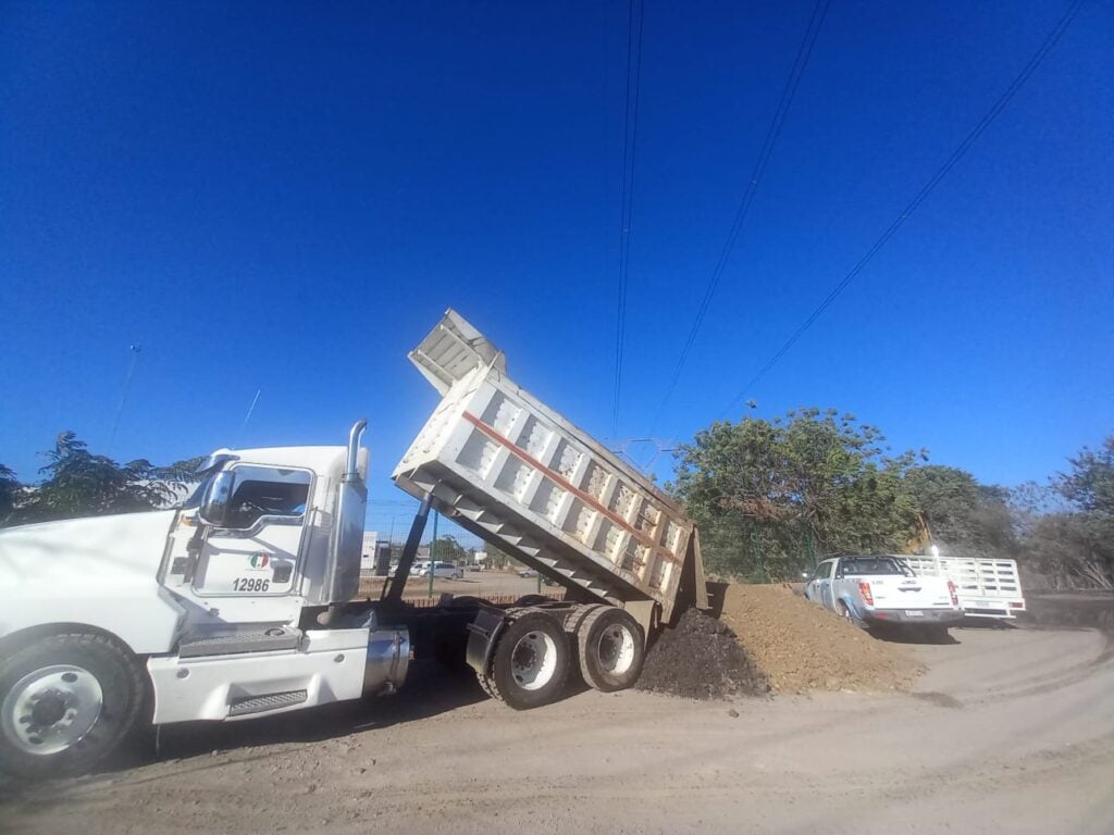 ¡Se ponen las pilas! Jumapam y Obras Públicas rehabilitan acceso al Centro Penitenciario