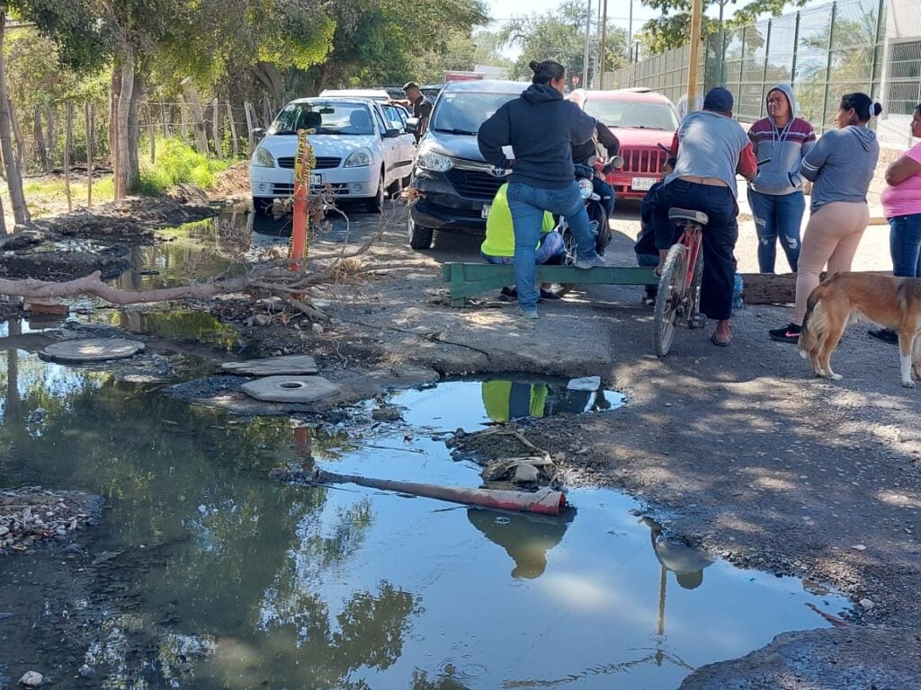 ¡Se ponen las pilas! Jumapam y Obras Públicas rehabilitan acceso al Centro Penitenciario