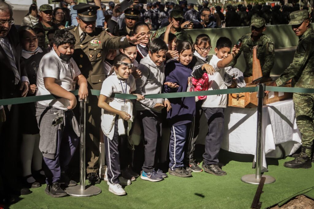 ¡Son los nuevos agentes de paz! Niños presencian destrucción de armas decomisadas en Sinaloa
