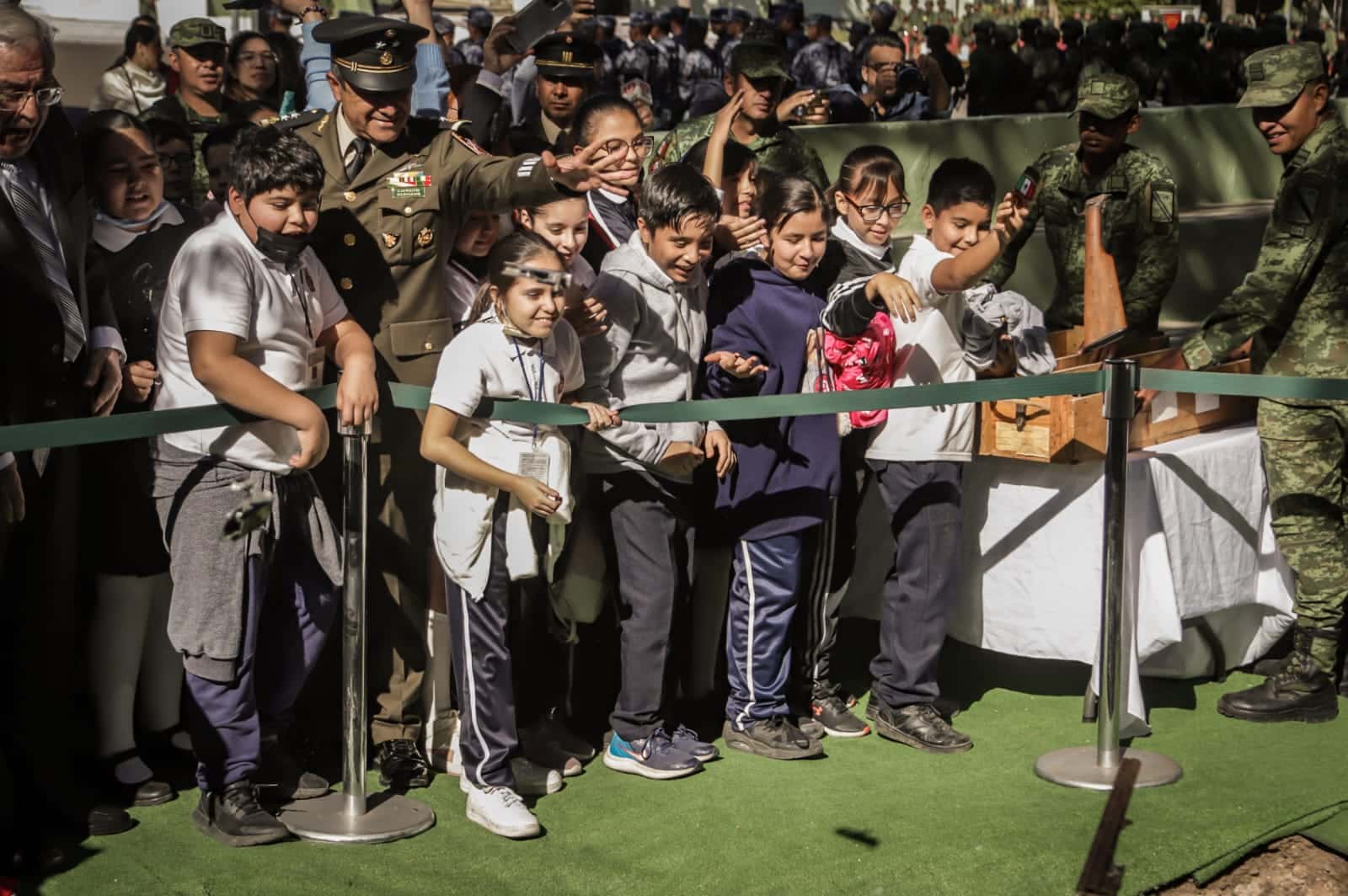 ¡Son los nuevos agentes de paz! Niños presencian destrucción de armas decomisadas en Sinaloa 