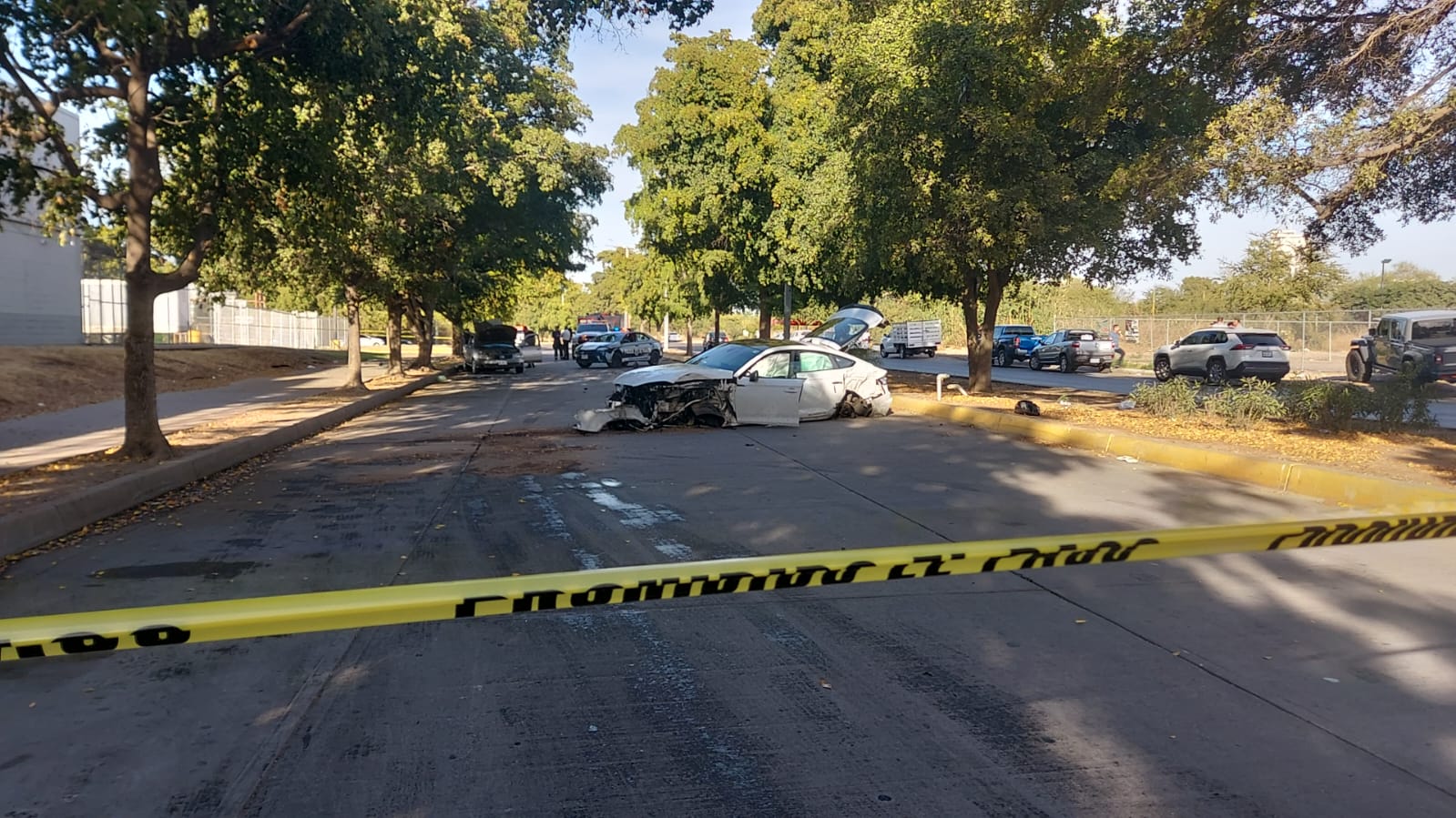 ¡En carambola! Choca auto y embiste a motociclista en Culiacán; hay dos lesionados 
