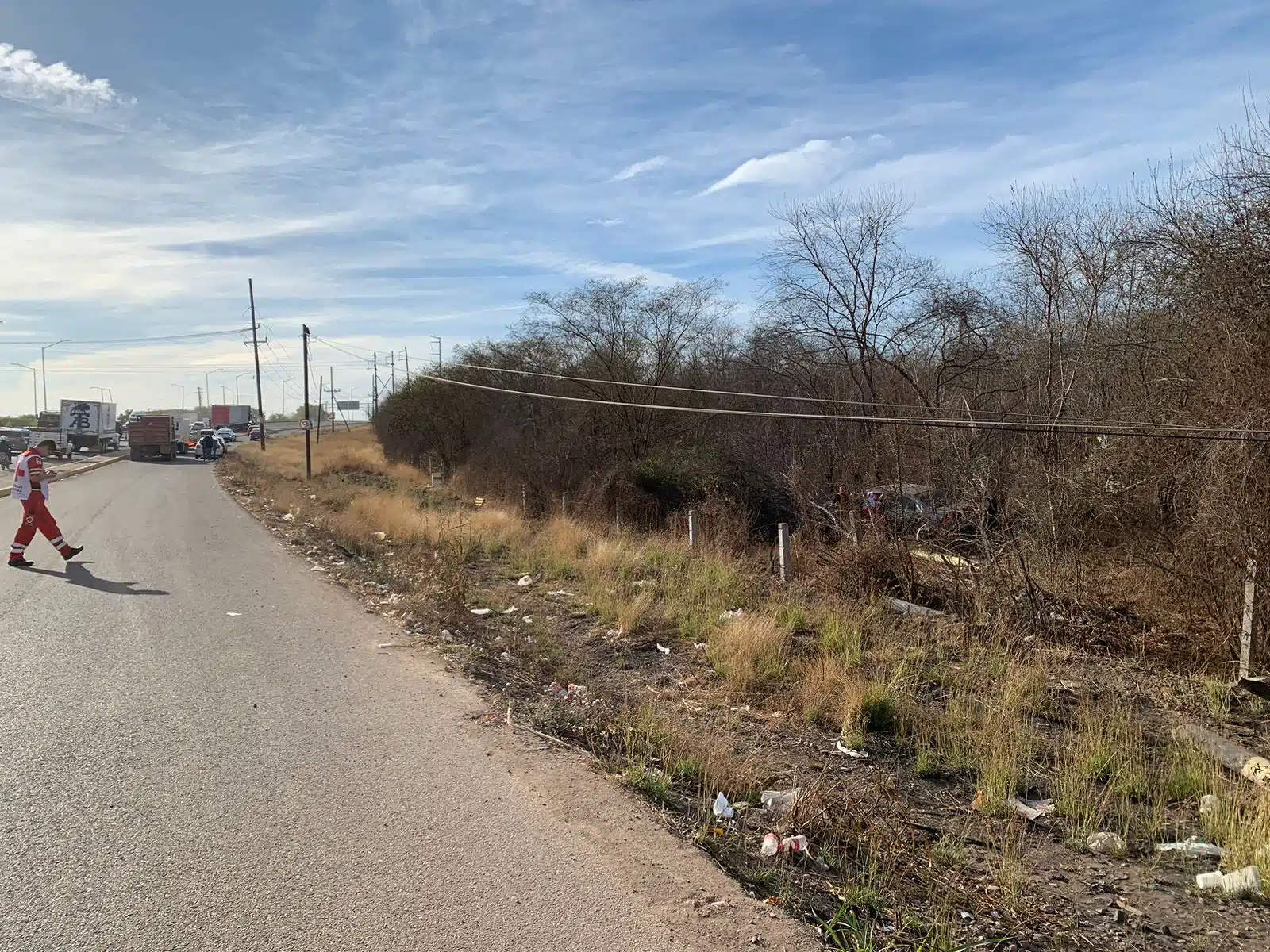 Mujer se lesiona cuando choca en su Honda Civic en La Costerita, al surponiente de Culiacán