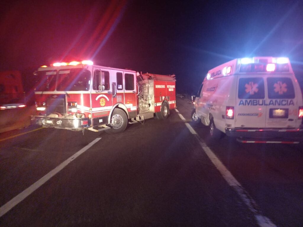 Choque de trailers afecta circulación por carril de la autopista Mazatlán-Culiacán