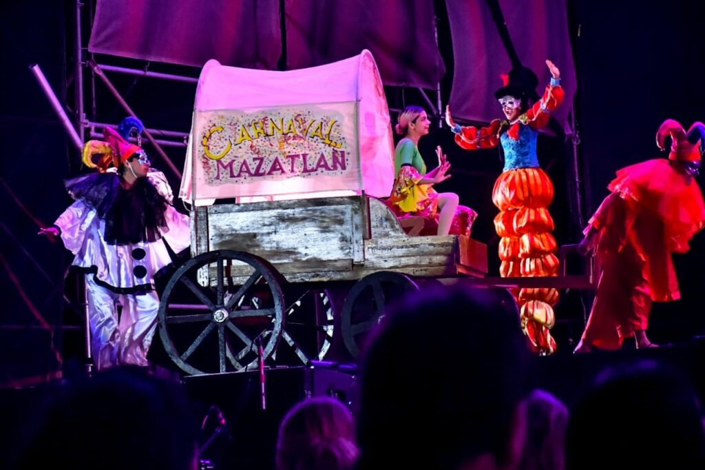 Rock, nostalgia y poesía en los Juegos Florales del Carnaval de Mazatlán