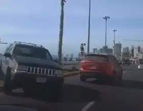 ¡Quedó grabado en video! Viralizan momento exacto de fuerte choque en pleno Carnaval de Mazatlán