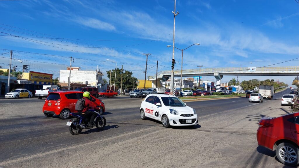 Semáforo en Mazatlán accidente