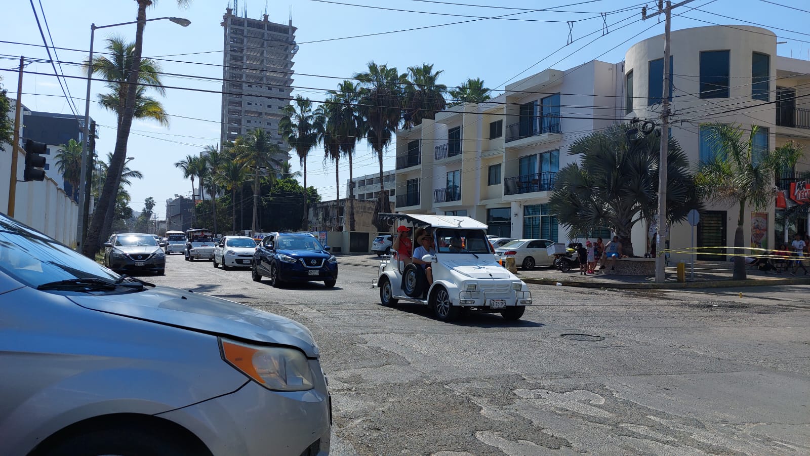 Tomen rutas alternas, pide tránsito a carnavaleros en Mazatlán