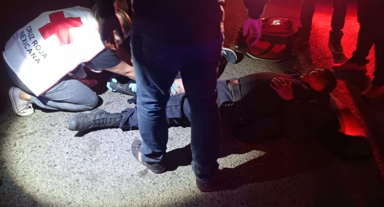 ¡Viven de milagro! Choque, volcadura e incendio de camionetas se registra en Guasave; dos lesionados