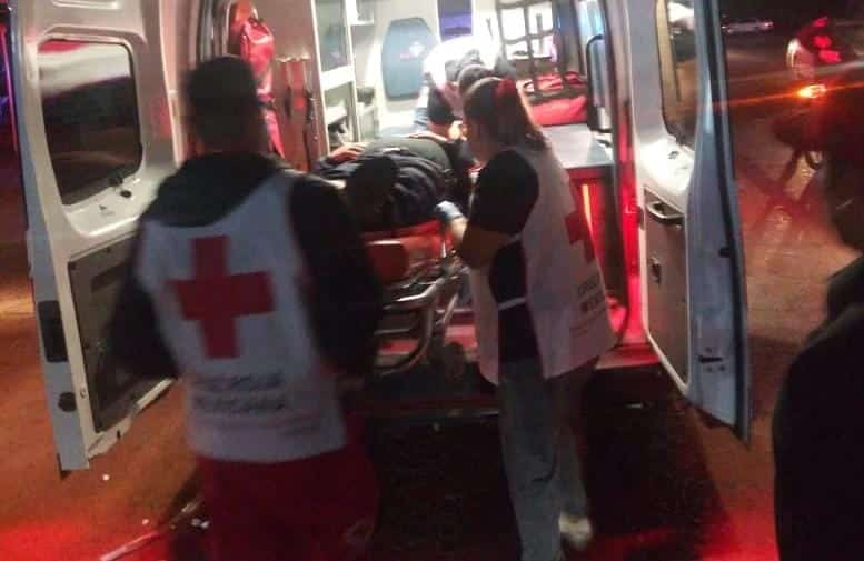 ¡Viven de milagro! Choque, volcadura e incendio de camionetas se registra en Guasave; dos lesionados