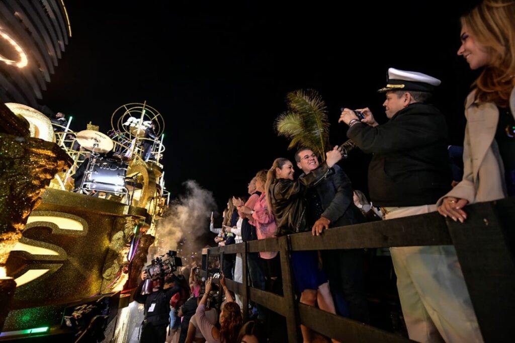 Regala Primer Desfile de Carros Alegóricos júbilo y magia a miles en el malecón / Foto Cortesía