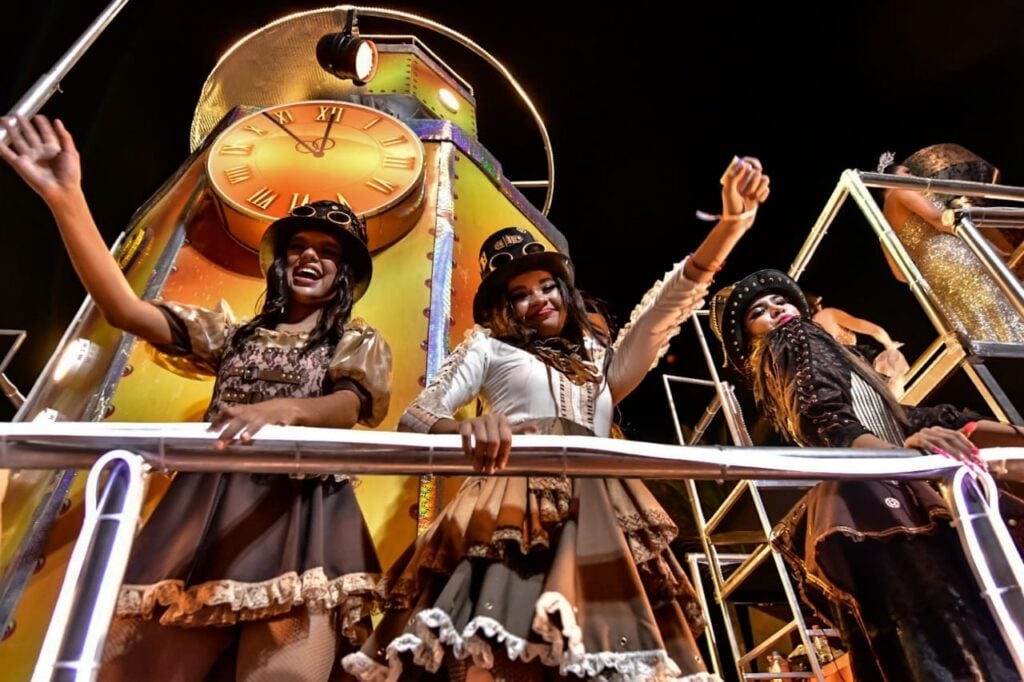 Regala Primer Desfile de Carros Alegóricos júbilo y magia a miles en el malecón / Foto Cortesía