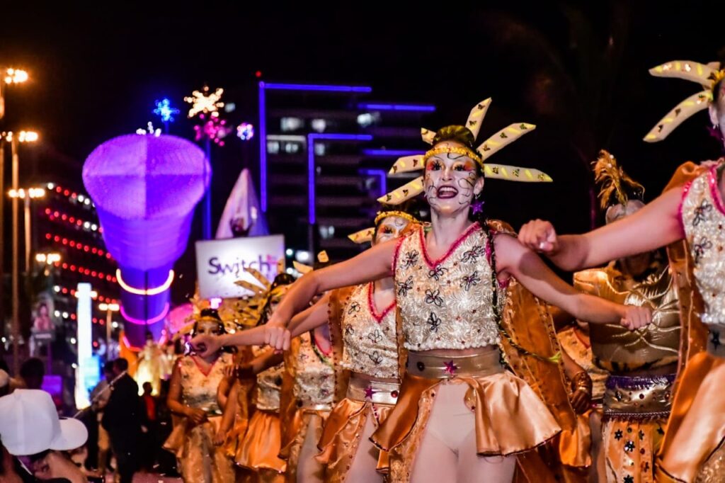 Regala Primer Desfile de Carros Alegóricos júbilo y magia a miles en el malecón / Foto Cortesía