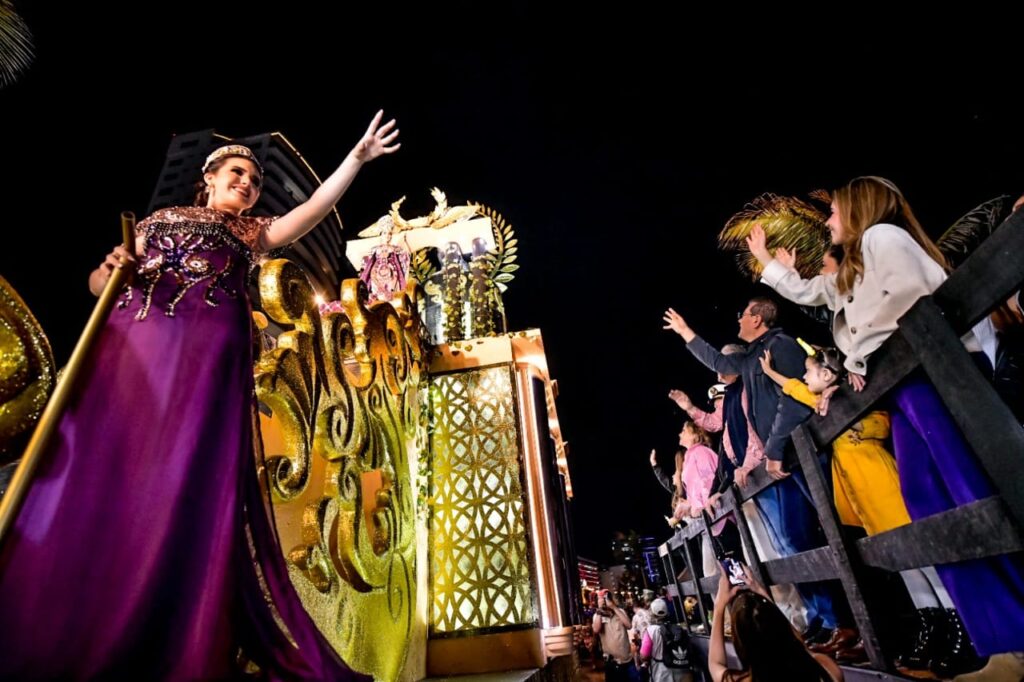 Regala Primer Desfile de Carros Alegóricos júbilo y magia a miles en el malecón / Foto Cortesía