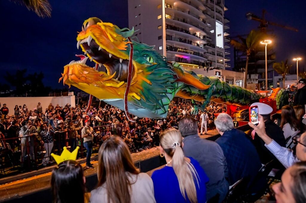 Regala Primer Desfile de Carros Alegóricos júbilo y magia a miles en el malecón / Foto Cortesía